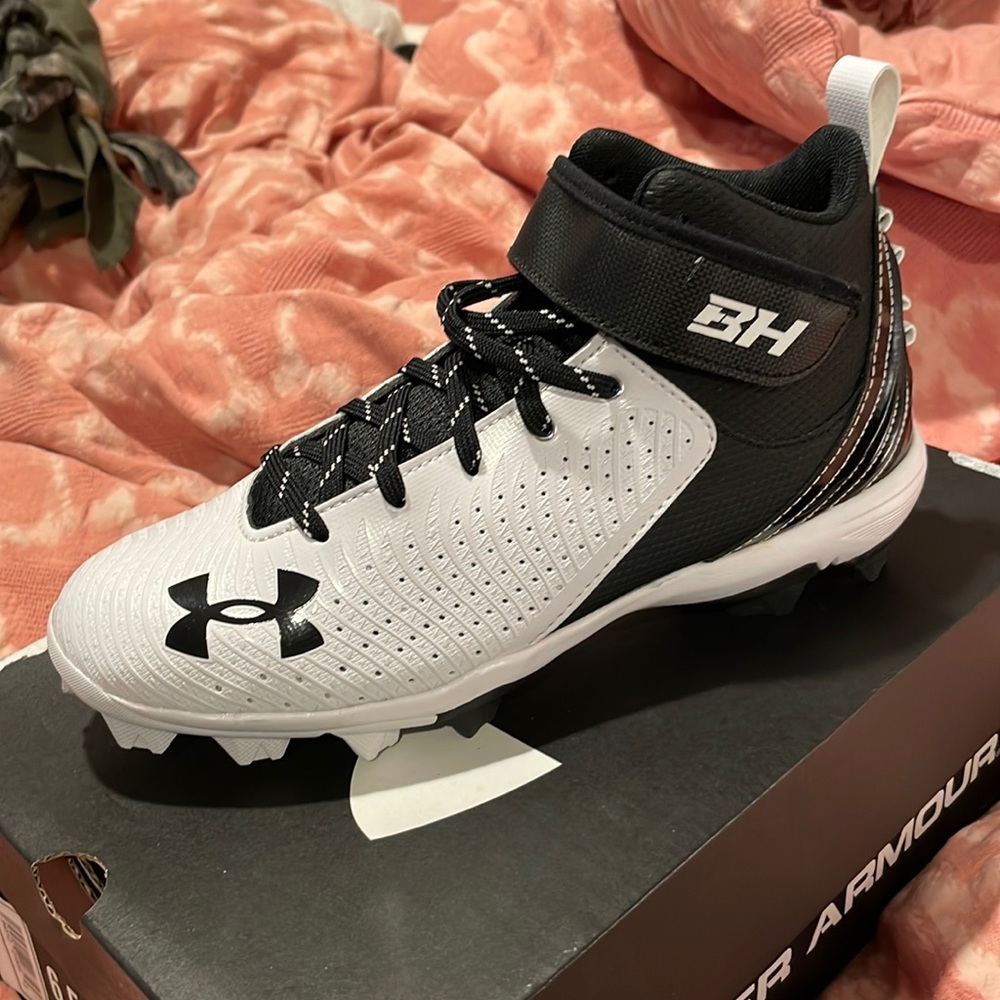 Under Armour Harper 5 Mid RM Baseball Cleats